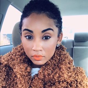 Meet your Posher, Whitney